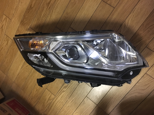 ステップワゴンスパーダ RP3 LED 右ヘッドライト 33100-TAA-931 自動車