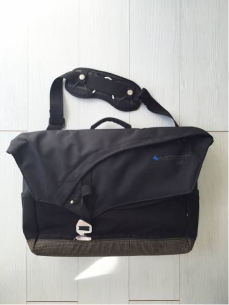 送料無料＊クレッタルムーセン FENJA メッセンジャーバッグ