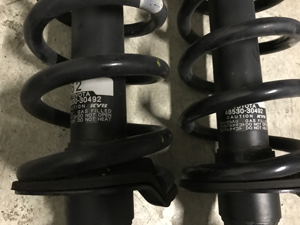18クラウン純正サスペンション Grs184 Grs180 Grs182 GRS184 ゼロクラ 純正ショックアブソーバー 18クラウン純正