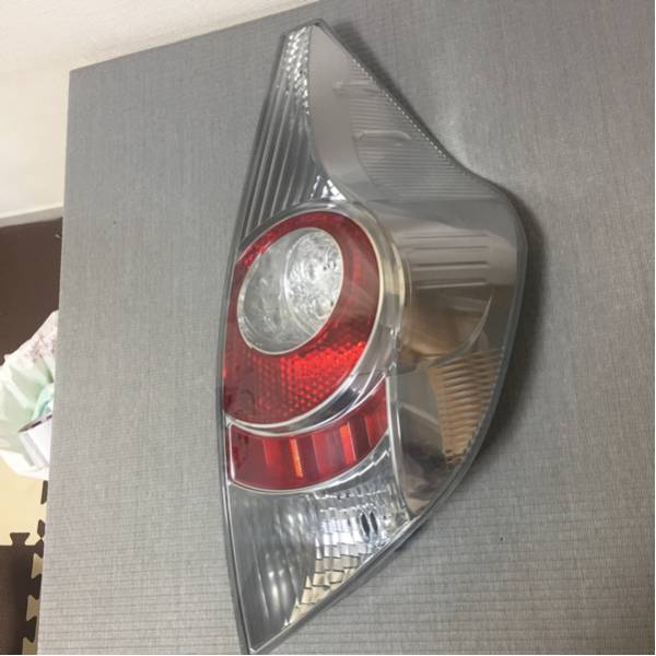 NHP10 アクア前期テールランプ右 STANLEY 52-252