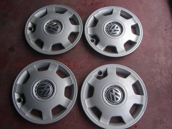 VW 6Nポロ純正　ホイールキャップ　中古4枚