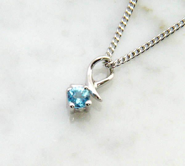 送料無料【誕生石11月】天然ブルートパーズペンダント