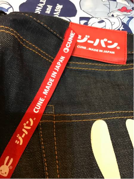 美品！CUNE(キューン)ウサギデザイン ストレートデニムの