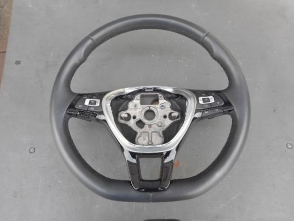 ☆2015年式VWゴルフ７　ハッチバック　ステアリングホイール☆