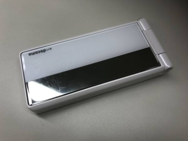 Panasonic docomo STYLE series P-01E ホワイト　中古傷多数
