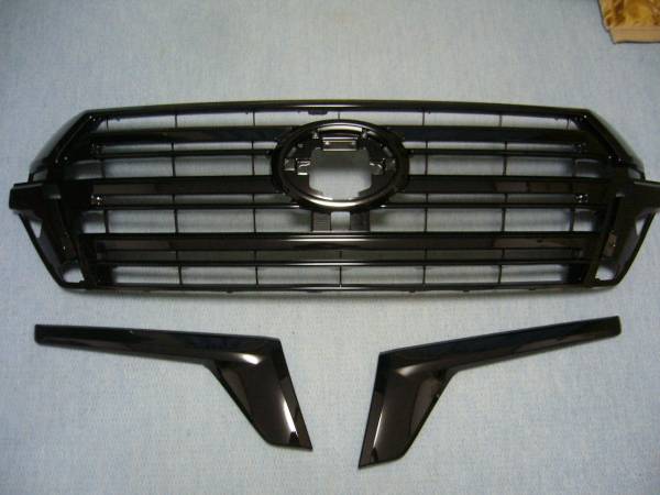 ランクル200　後期グリル　美品　ブラックアウト塗装
