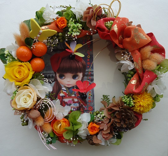 元気なイエローのお花畑♪晴れ着で羽根つき、お正月リース_2