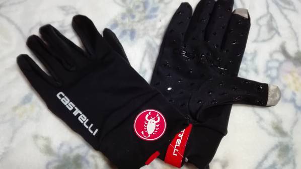 「新品」　カステリグローブ　Mサイズ　送料140円！！