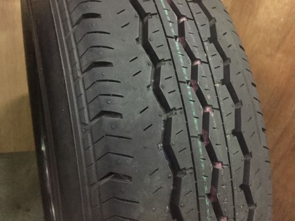 ハイエース　純正ホイール　バリ山タイヤ付き　4本 ハイエース純正スチールホイール バリ山タイヤ付き4本売り切！ 200
