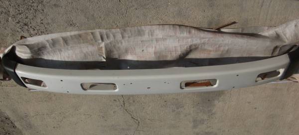 未使用4Tフロントバンパー旧車トラックいすゞ純正？旧車_1