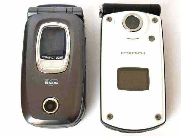 DoCoMoガラケーFOMAパナソニック P900i＆ムーバD251iセット中古(携帯