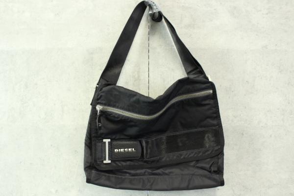 新古品 DIESEL タグ付き ショルダーバッグ 黒