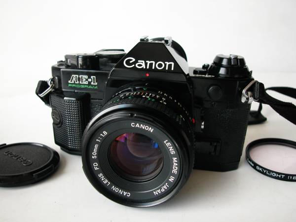 CANON AE-1 PROGRAM 貴重黒ボディ　　単焦点レンズ付き