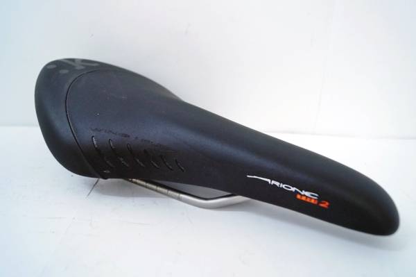 C)フィジーク Fizik fi'zi;k アリオネ ARIONE TR12 サドル 黒