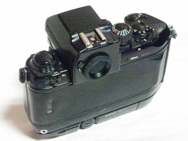 ★ Nikon F4s ボディーのみ 使えますがジャンク扱い ★