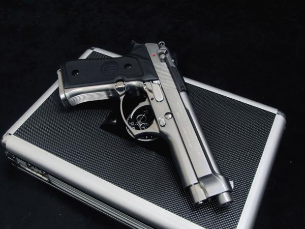 WE M92FS シルバーメッキ ヘアライン仕上げ 実銃刻印仕様 WE M92FS シルバーメッキ ヘアライン仕上げ 実銃刻印仕様