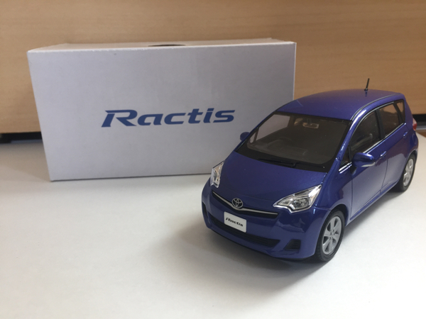 新品☆トヨタ☆ラクティス☆Ractis☆マイナー☆中期☆ミニカー☆サテン ブルー マイカメタリック☆青☆非売品☆