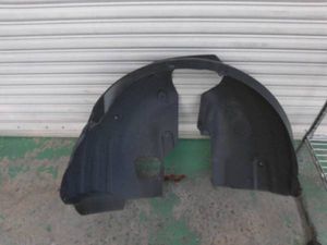 アウディ　８Ｖ　タイヤハウスカバー　フェンダーライナー　右　フロント　８V0821171　