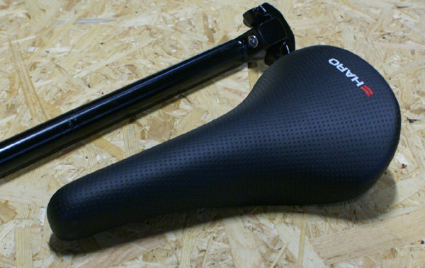 B><BR><BR>商品名：BMX ジャイロ搭載20インチモデル<BR>サイズ：約、W145×D59×H88cm<BR>カラー：マットブラック(つや消しブラック)<BR>配送費用：<BR>その他全国一律  　４５００円<BR>北海道　　　　　 ６５００円<BR>※但し、沖縄や離島などの特別地域などは別途運送会社などにお見積もりとなります。<BR>備考：<BR>※本製品は組立式の状態での出荷となりご到着後、落札者様自身で組立てなどをして頂く必要がございます。サドルやグリップなどのデザインについては若干の仕様変更がある場合がございます。<BR>※未使用品ですが倉庫会社の過剰在庫品や展示商品や長期保管商品などになり発送時の外箱が不足している場合がございますのでその場合はエアパッキンなどで簡易梱包での発送となります。<BR>※同梱不可となります。<BR><BR>【自転車防犯登録のお願い】<BR>自転車購入時や友人等から譲り受けた場合は法律(自転車法第12条第3項)で防犯登録を行う事が義務付けられています。最寄りの自転車販売店で必ず手続きをお願いします。<BR><BR><CENTER><img loading=