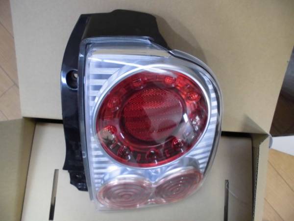 スズキ　アルトラパン　ショコラ　HE22S　右テールランプ　テールライト　純正_2