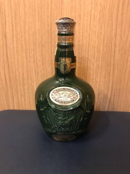 古酒 シーバスリーガル ロイヤルサルート 21年 緑 陶器 ボトル 700ml 未開栓