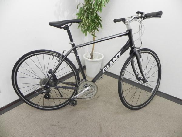 ○美品 GIANT ESCAPE R3 Mサイズ ブラックトーン クロスバイク(Mサイズ 