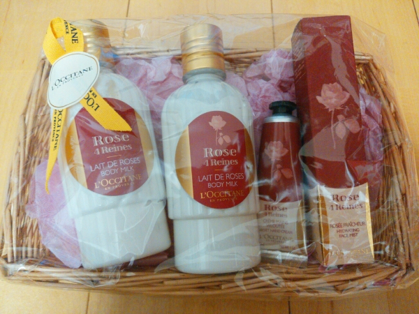 新品!!ロクシタン☆ローズ☆ハンドクリーム 30ml&スムースボディミルク 250ml×2&フェースミスト 50ml☆化粧水 ギフト プレゼント