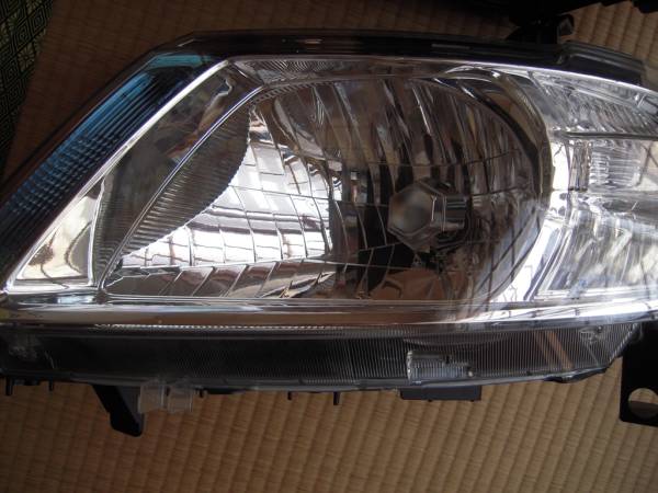 セレナ　C25用ヘッドライト　美品