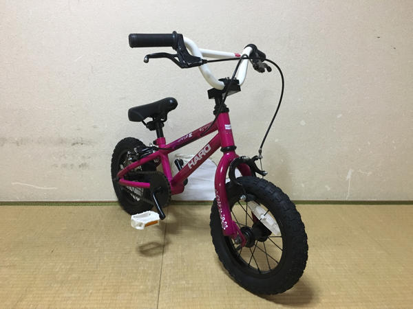 B><BR><BR>商品名：BMX ジャイロ搭載20インチモデル<BR>サイズ：約、W145×D59×H88cm<BR>カラー：マットブラック(つや消しブラック)<BR>配送費用：<BR>その他全国一律  　４５００円<BR>北海道　　　　　 ６５００円<BR>※但し、沖縄や離島などの特別地域などは別途運送会社などにお見積もりとなります。<BR>備考：<BR>※本製品は組立式の状態での出荷となりご到着後、落札者様自身で組立てなどをして頂く必要がございます。サドルやグリップなどのデザインについては若干の仕様変更がある場合がございます。<BR>※未使用品ですが倉庫会社の過剰在庫品や展示商品や長期保管商品などになり発送時の外箱が不足している場合がございますのでその場合はエアパッキンなどで簡易梱包での発送となります。<BR>※同梱不可となります。<BR><BR>【自転車防犯登録のお願い】<BR>自転車購入時や友人等から譲り受けた場合は法律(自転車法第12条第3項)で防犯登録を行う事が義務付けられています。最寄りの自転車販売店で必ず手続きをお願いします。<BR><BR><CENTER><img loading=