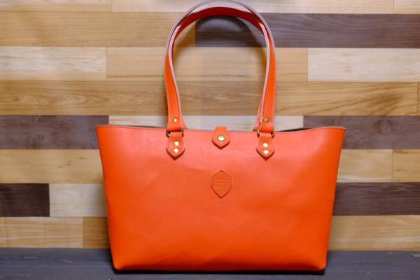 イタリア産　高級　厚手グローブレザートートバッグ　Ｌsize　大容量牛本革ブラッドオレンジ