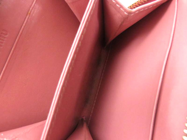 miumiu 1円 ミュウミュウ 型押しデザイン ラウンドファスナー miumiu 1円 ミュウミュウ 型押しデザイン ラウンドファスナー