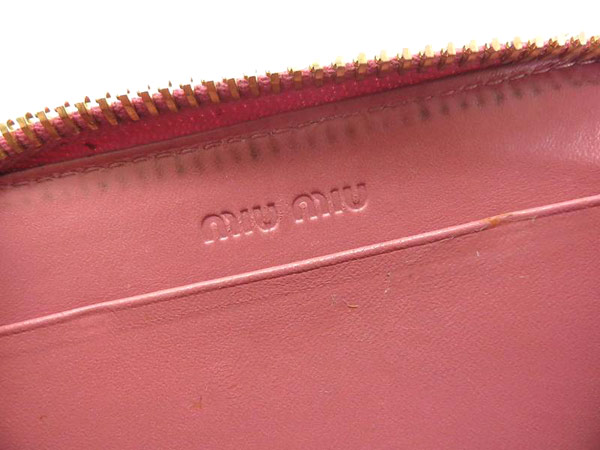 miumiu 1円 ミュウミュウ 型押しデザイン ラウンドファスナー miumiu 1円 ミュウミュウ 型押しデザイン ラウンドファスナー