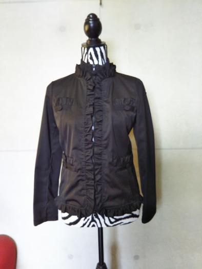 LOVE MOSCHINOフリルブルゾン MOSCHINO（ノーカラージャケット）の 