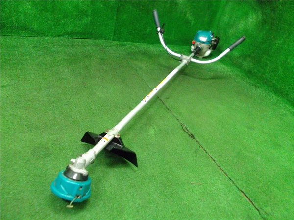 北海道発☆早い者勝ち!【エンジン刈払機】マキタ MAKITA 楽らくスタート☆MEM232 リコイル 両手ハンドル 草刈機