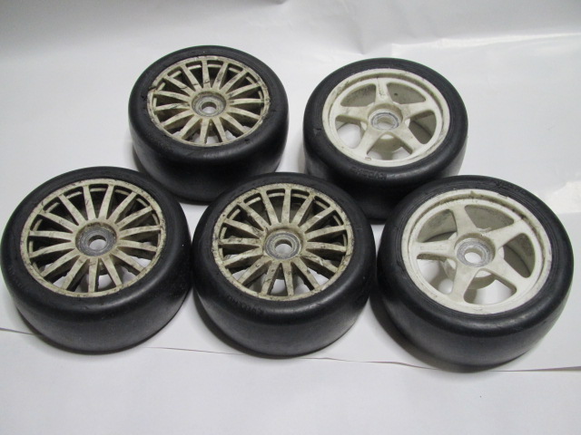 ★京商　１／８　エスプリ　ホイル＆タイヤ　中古　未使用