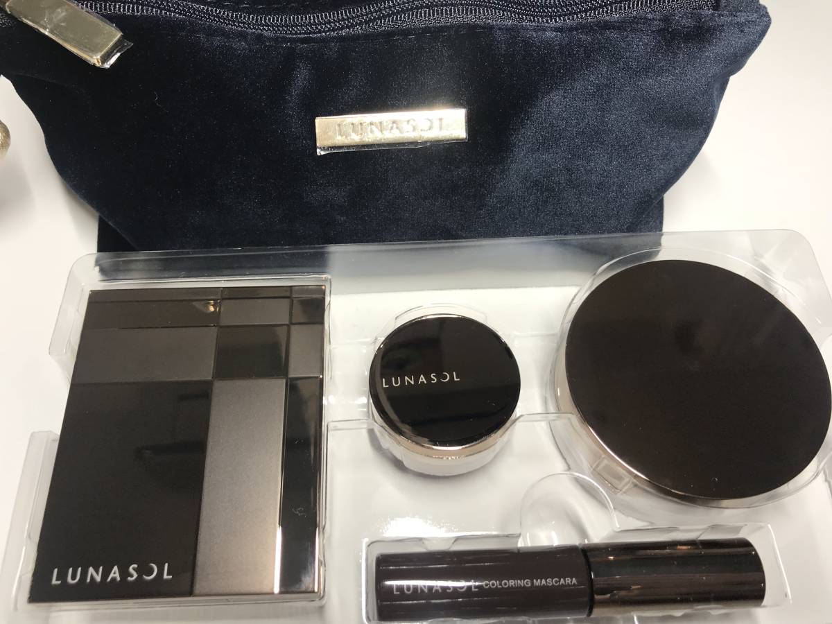 【新品・未使用品】 LUNASOL（ルナソル） パーティコフレ クリスマスコフレ 2017 【おまけ付き】