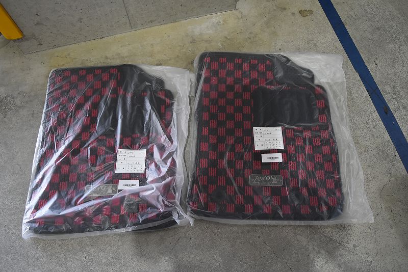 ￡￡￡中古品　ZEROフロアマット フロアマット ダイハツ コペン MT車 チェック レッド/ブラック　2個セット