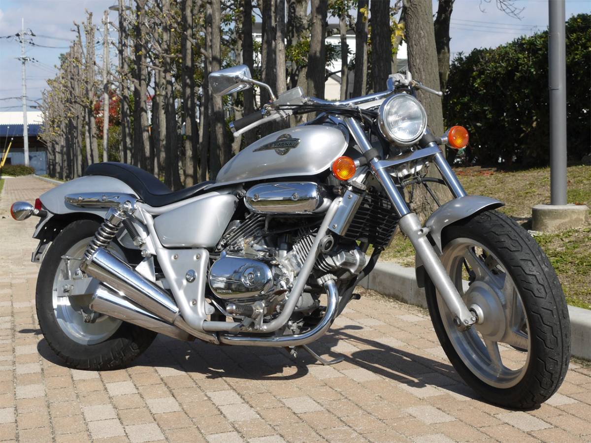 (大阪より) V-TWINマグナ250 (MC29)！MAGNA250！5，691km！キレイなシルバー！