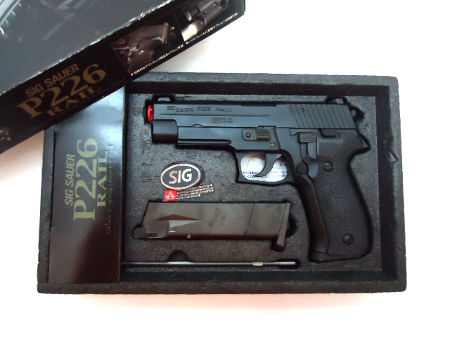 038-076△東京マルイ SIG SAUER P226レイル スペアマガジン付き 箱付き