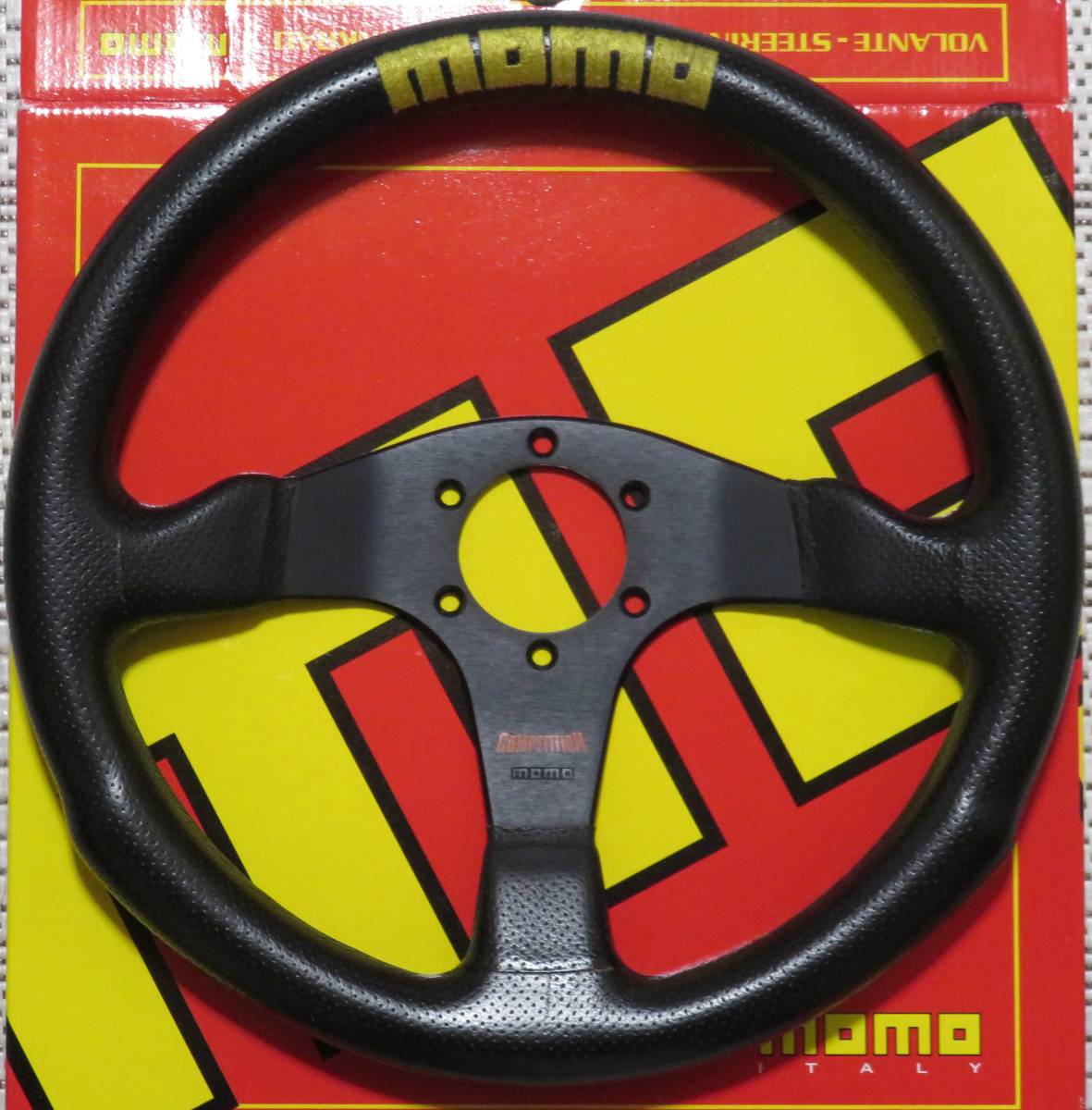 ステアリングホイール（momo社製、350mm） MOMO RACEステアリング
