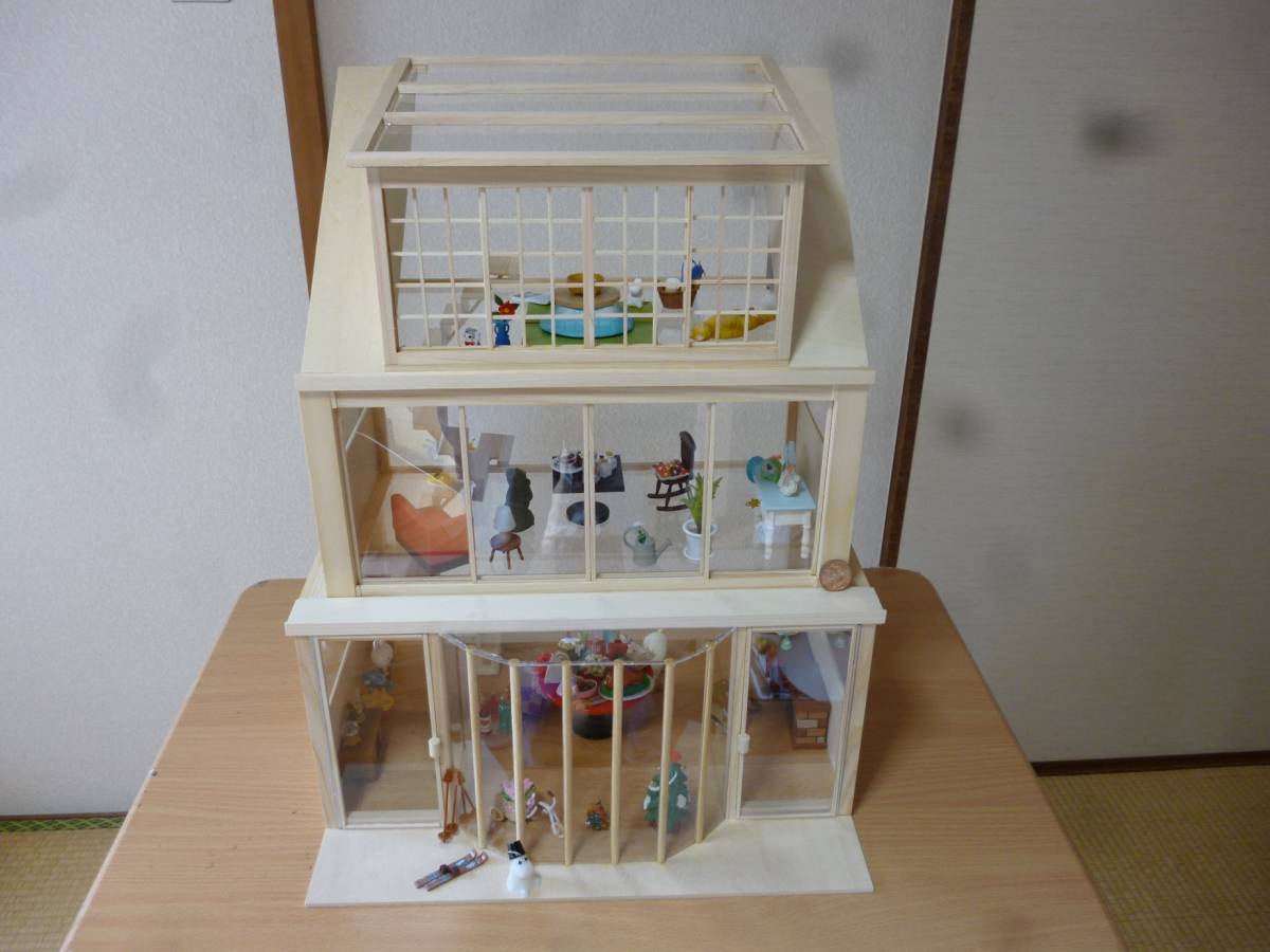 出窓付きドールハウス （ピンクシャービック 組立式 ドールハウス 背景 