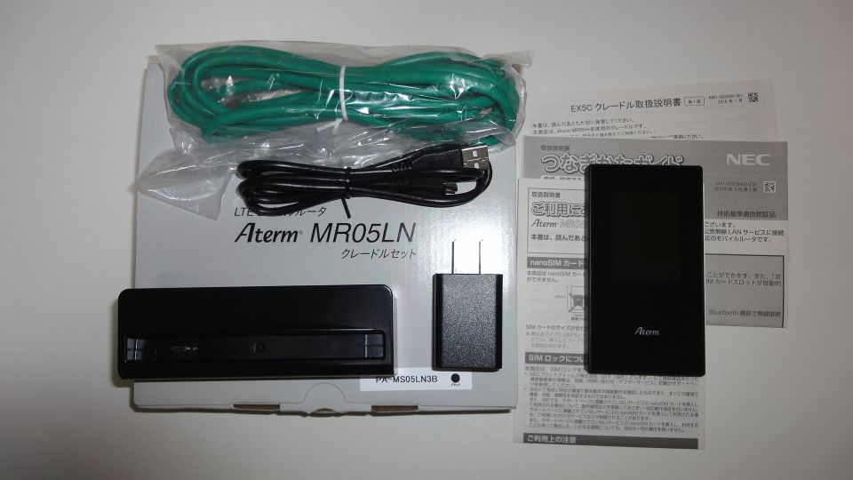 美品 モバイルルーター NEC Aterm MR05LN 3B クレードルセット