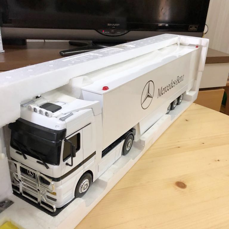 RC Coca-Cola仕様 メルセデスベンツトレーラーアクトロス（1/24） RC