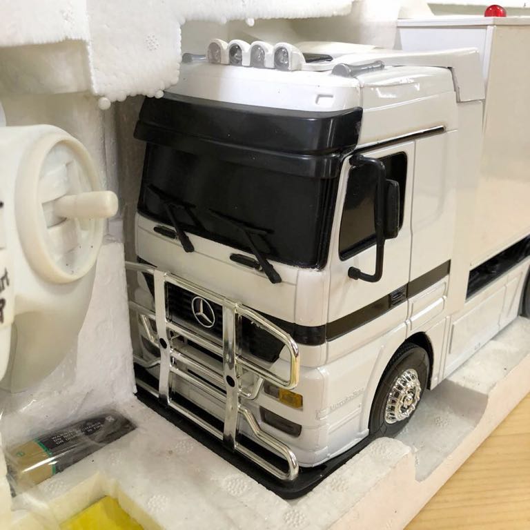 RC Coca-Cola仕様 メルセデスベンツトレーラーアクトロス（1/24） RC