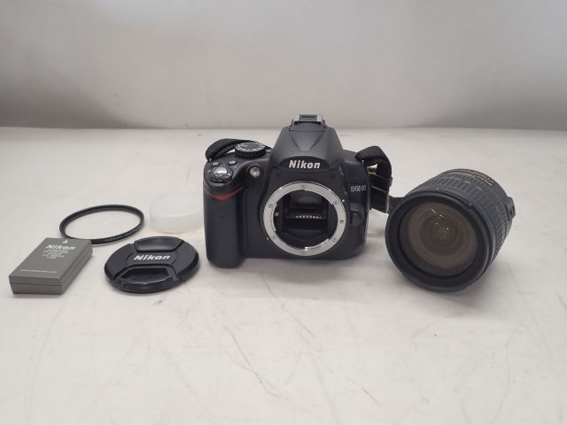 Nikon ニコン D5000 + AF-S DX Zoom-Nikkor 18-70mm f/3.5-4.5G IF-ED