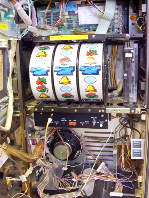 ◇HEIWA スロット実機 アントニオ猪木自身がパチスロ機 闘魂継承