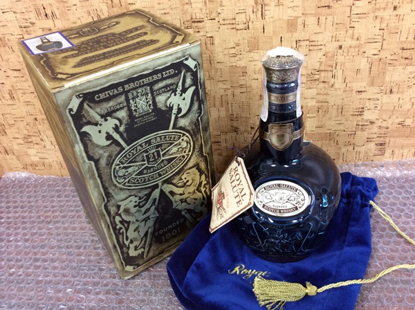 【YH-2076】未開栓 ロイヤル サルート21年 スコッチウイスキー 青陶器ボトル 700ml 袋＆箱付