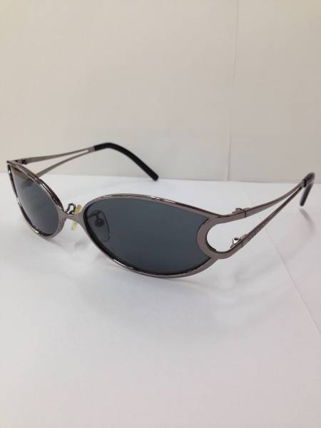 紫外線予防の必需品♪ GIVENCHY/ジバンシイ ガンメタリック系 メタル  