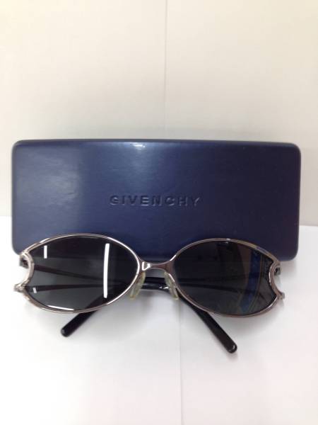 紫外線予防の必需品♪ GIVENCHY/ジバンシイ ガンメタリック系 メタル  