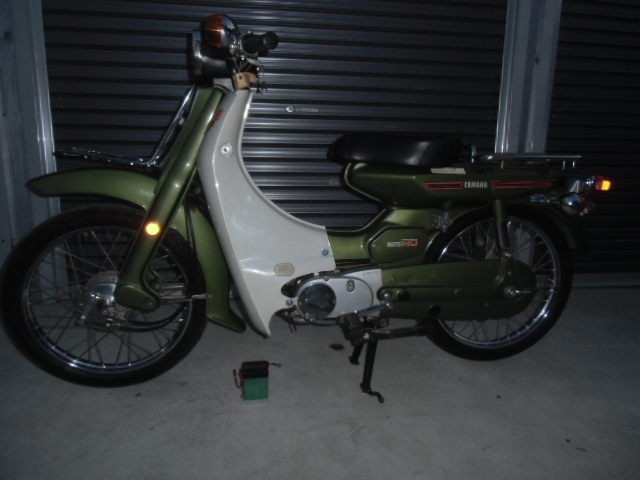 な、ナ、ナント1971～1974年のヤマハメイトの新車です。